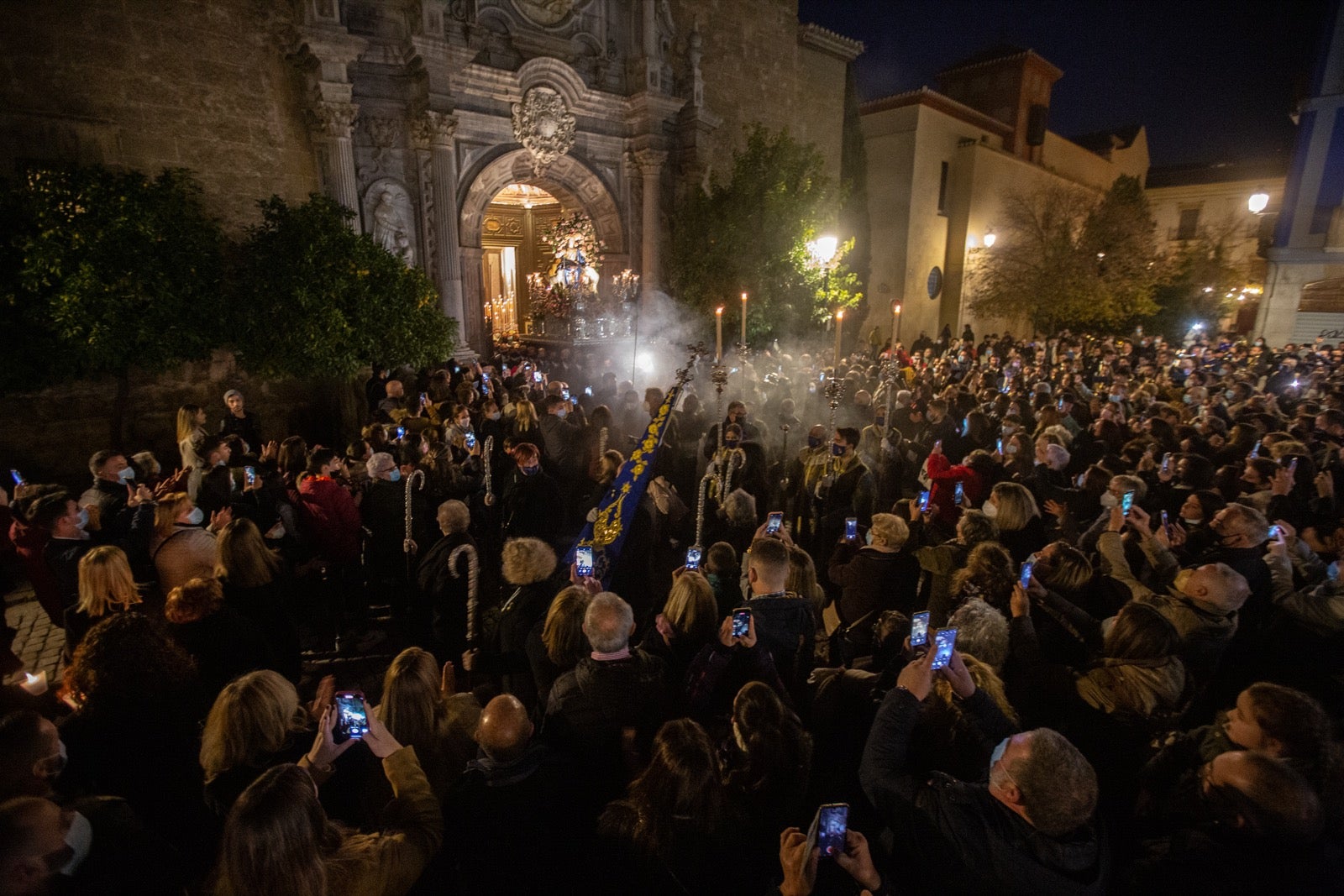 Gójar sale a la calle para procesionar a la Divina Pastora.