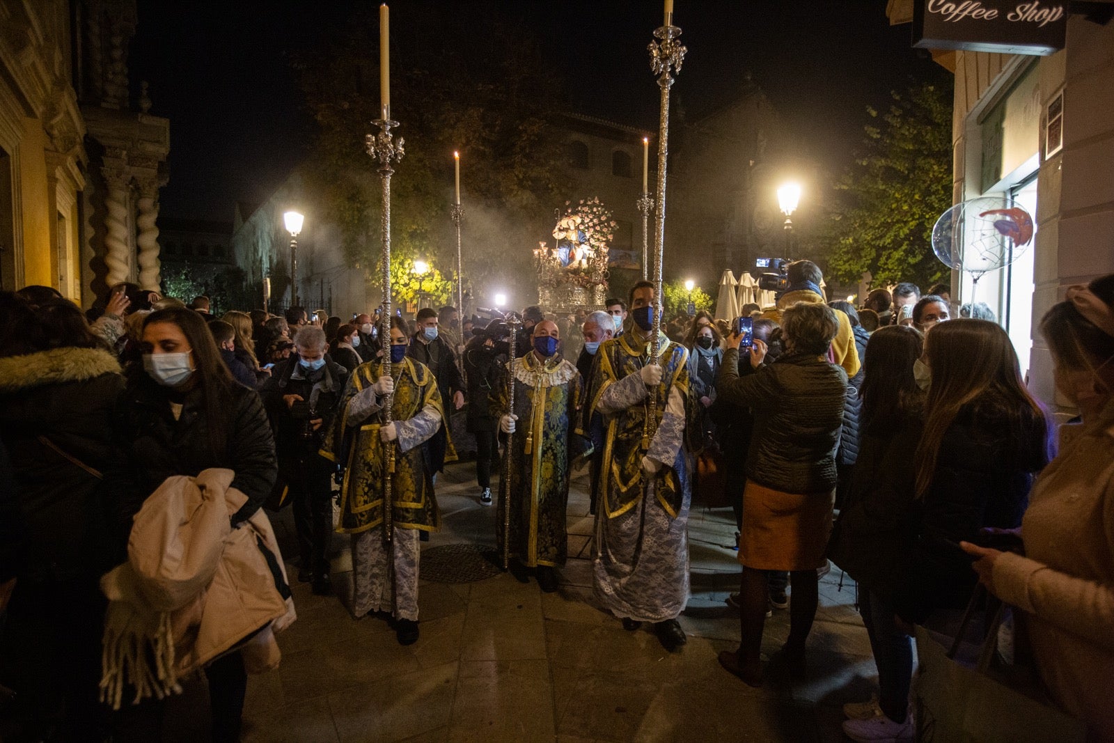 Gójar sale a la calle para procesionar a la Divina Pastora.
