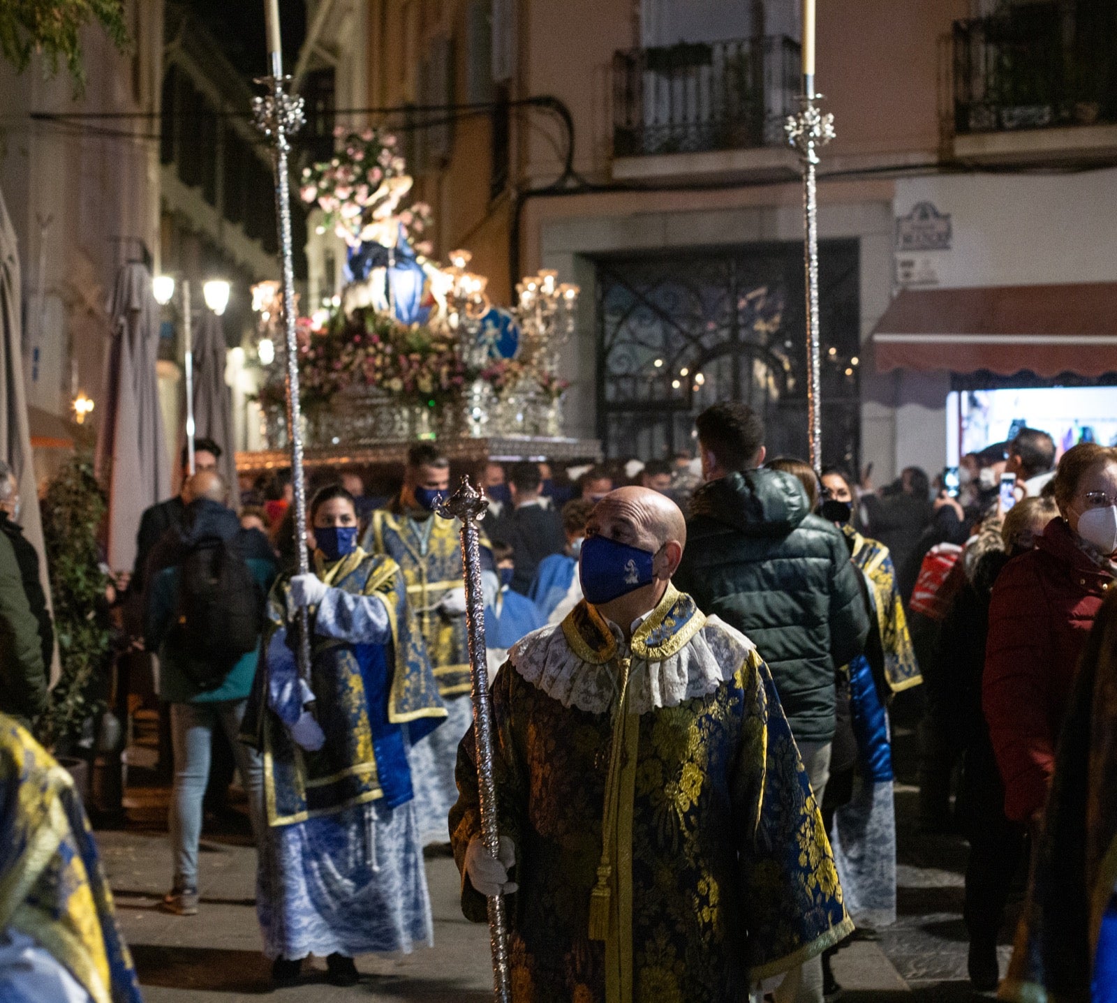 Gójar sale a la calle para procesionar a la Divina Pastora.