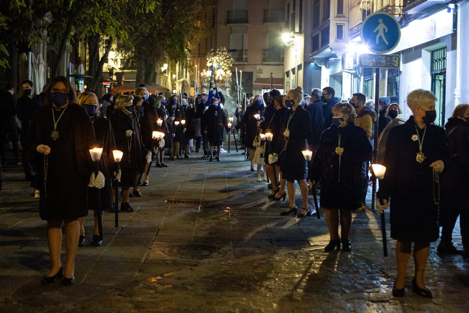 Gójar sale a la calle para procesionar a la Divina Pastora.