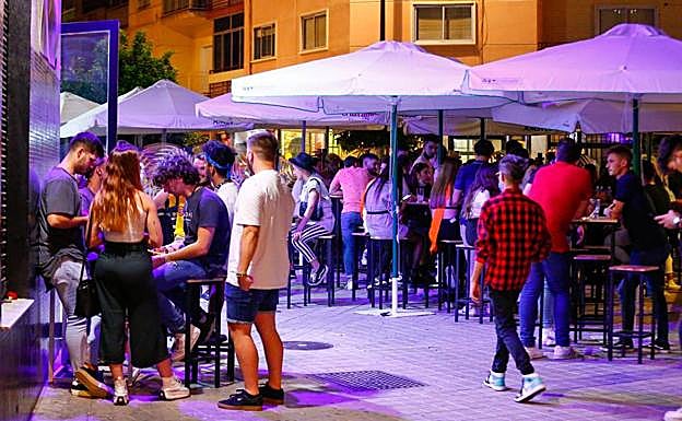 Granada vuelve a rebasar los 100 contagios tras duplicar los casos en la última jornada