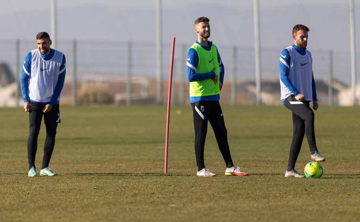 Antonio Puertas, Domingos Duarte y Quini, en el entrenamiento de este martes. 