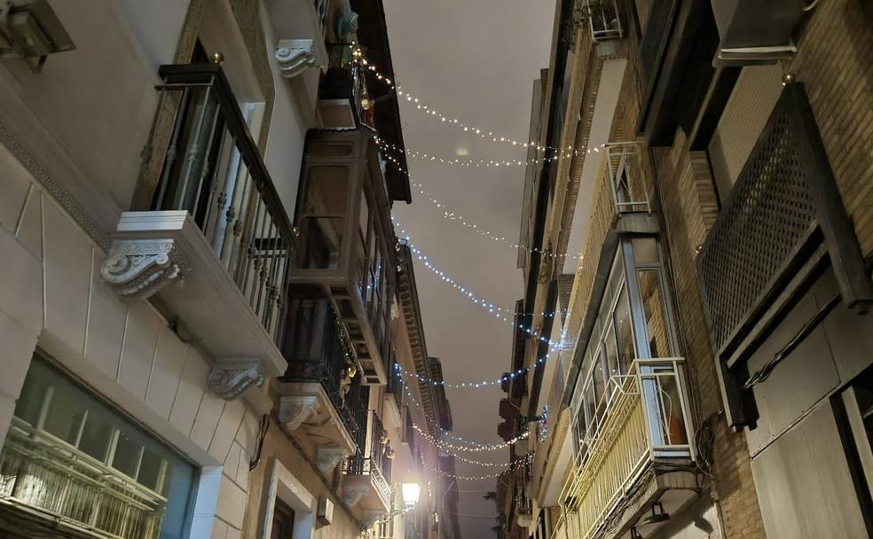 El espíritu navideño ilumina el barrio del Boquerón de Granada