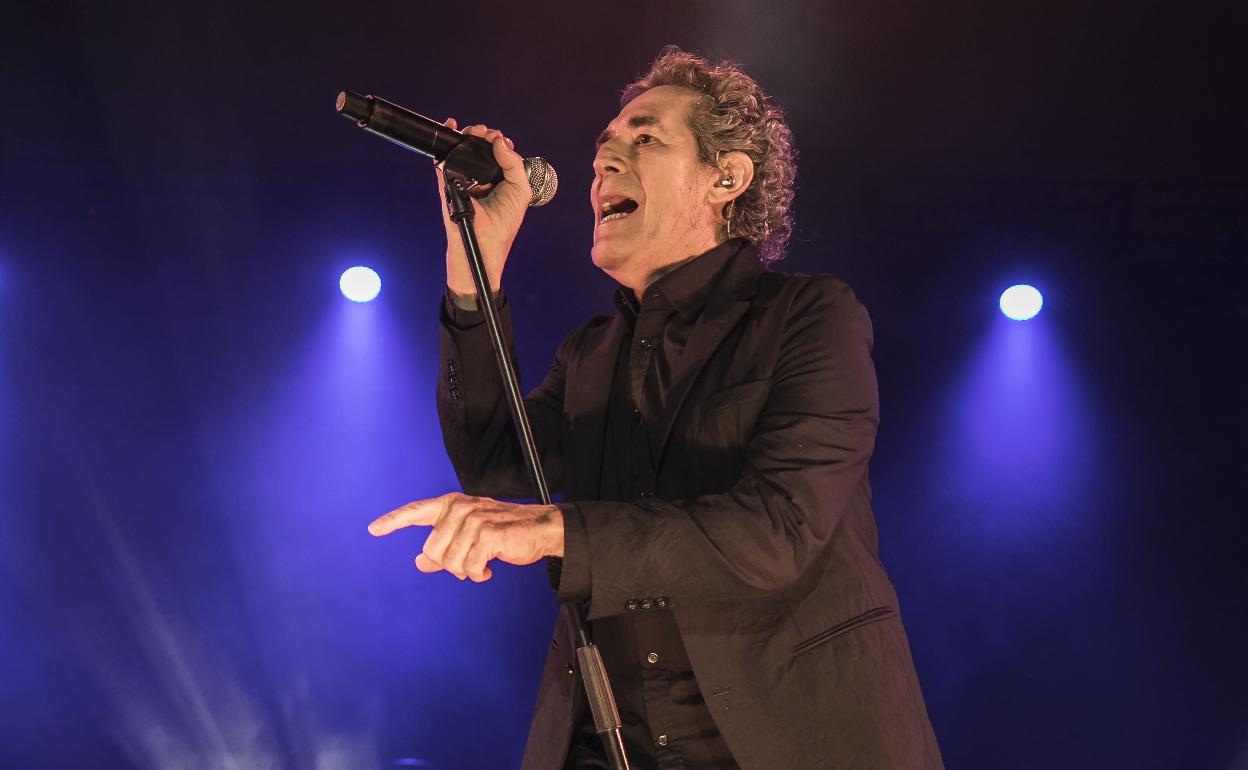 Miguel Ríos, durante un concierto. 