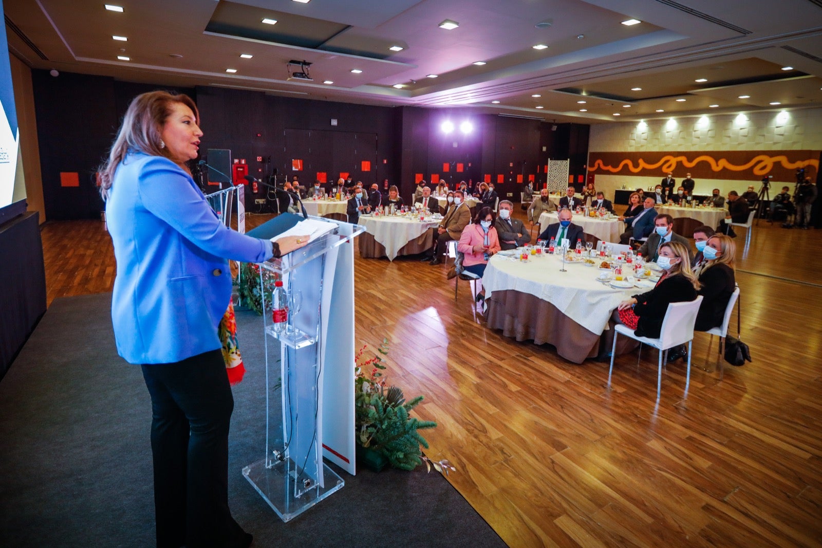 La consejera de Agricultura ha abordado este viernes los retos del sector agrícola en Granada y Andalucía