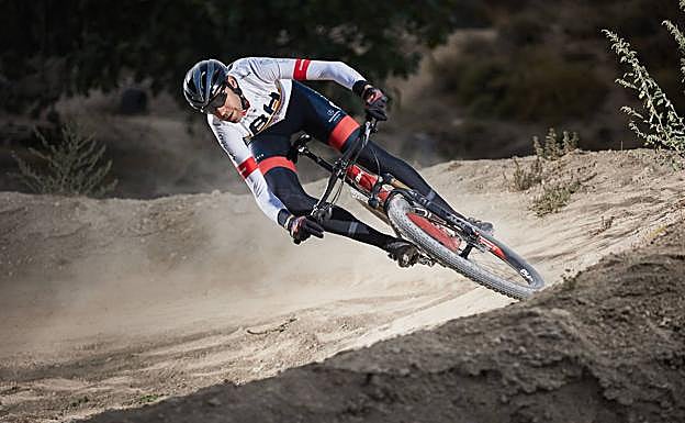 David Valero, a lomos de su bicicleta.