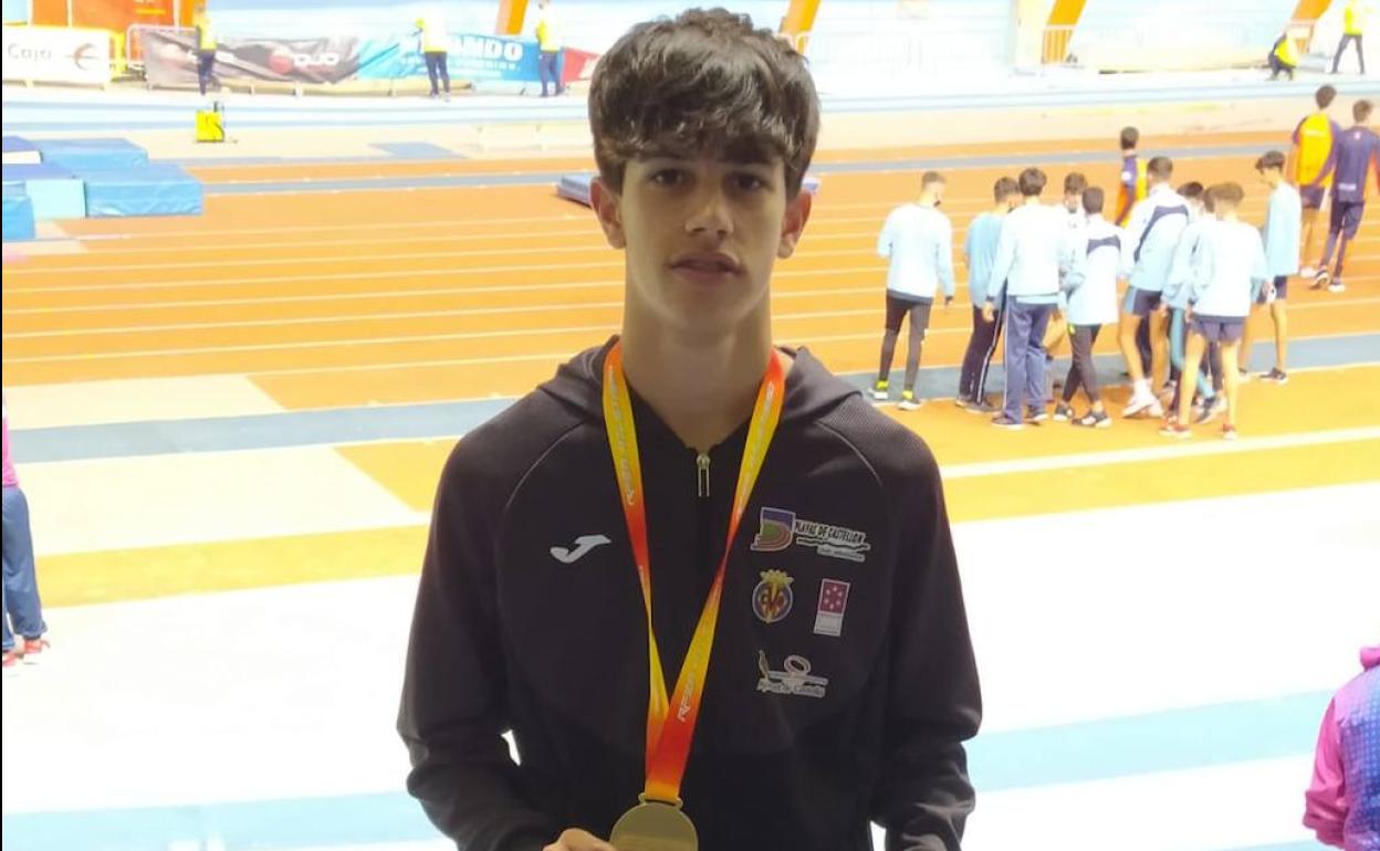 Javier Rojas, este pasado sábado en Zaragoza con su medalla de oro por clubes. 