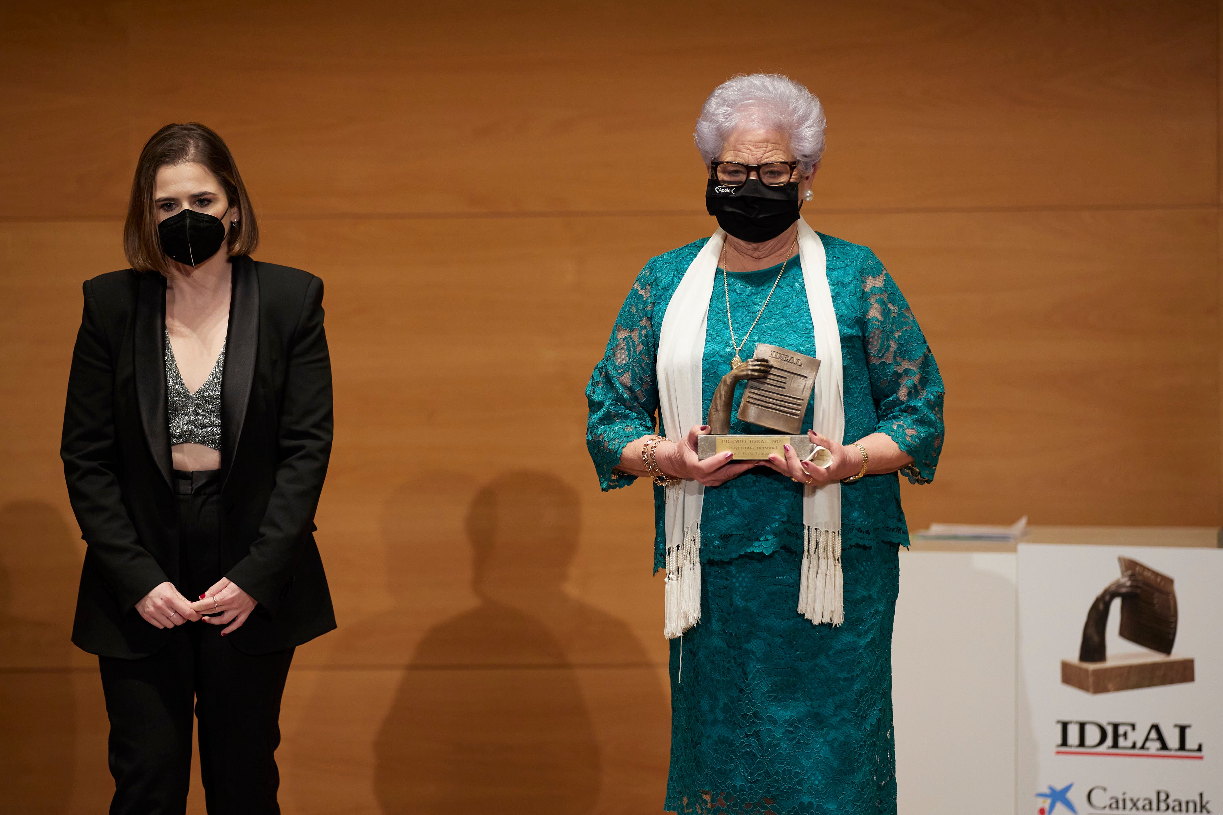 Homenajeados, autoridades e invitados en la gala de entrega de los Premios Ideales 2021.