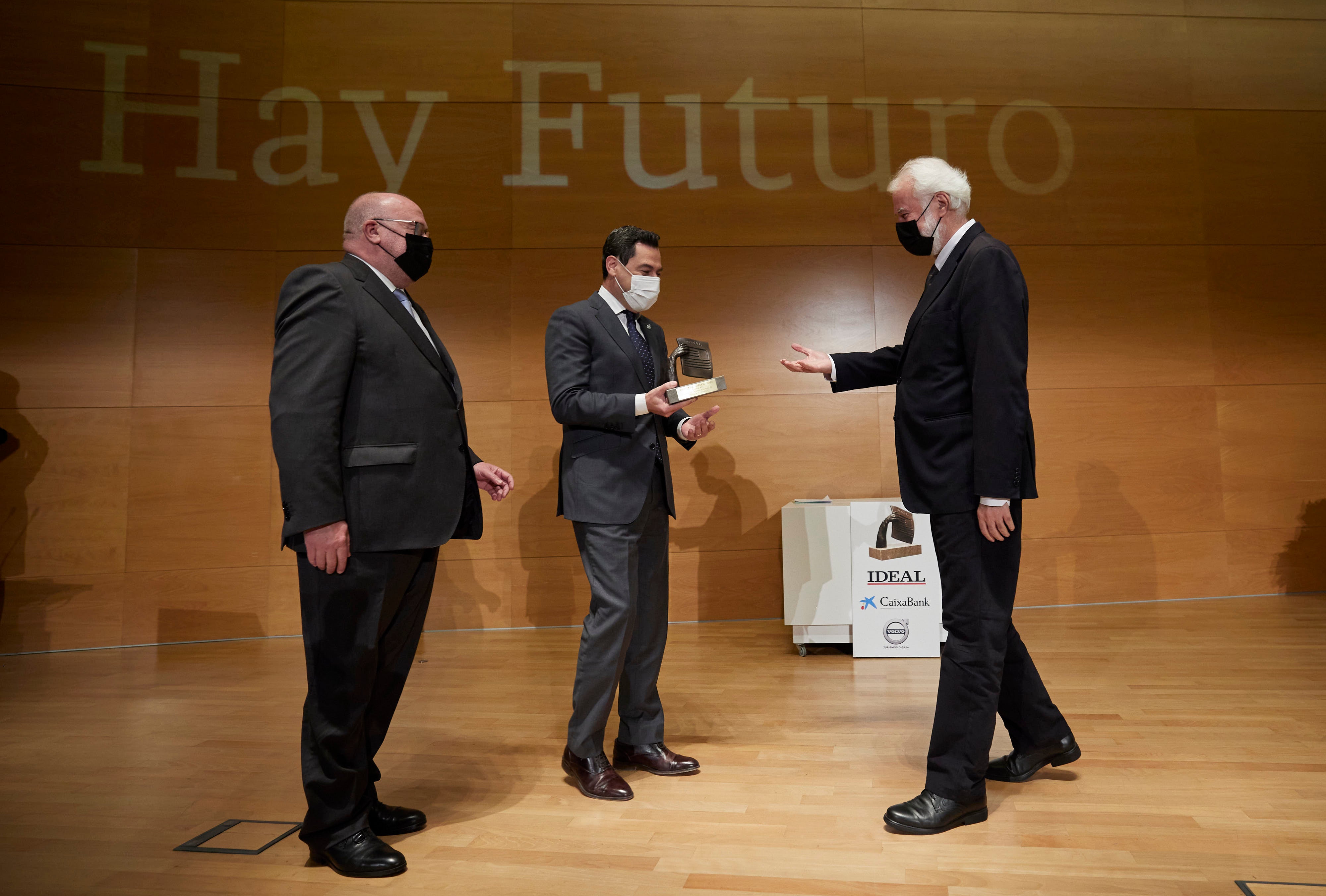 Homenajeados, autoridades e invitados en la gala de entrega de los Premios Ideales 2021.