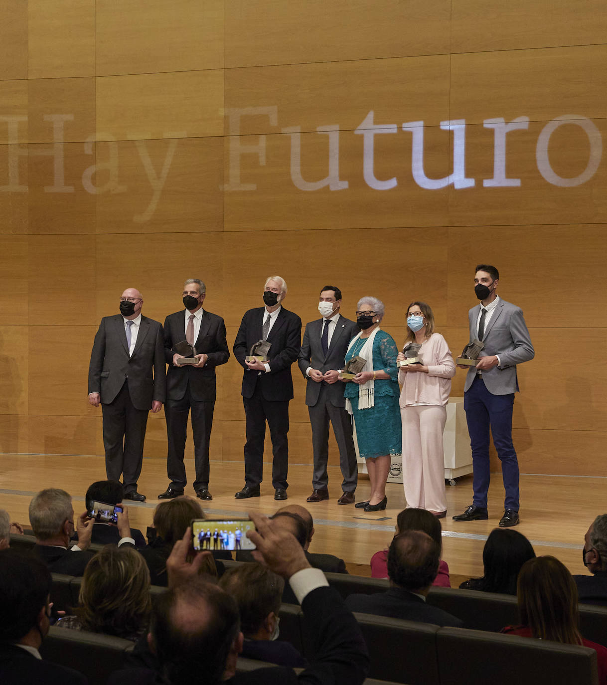 Homenajeados, autoridades e invitados en la gala de entrega de los Premios Ideales 2021.