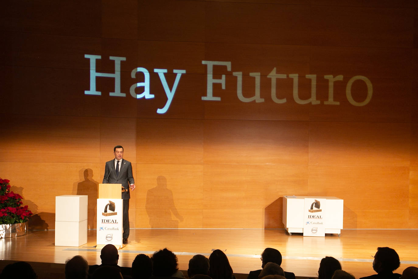 Homenajeados, autoridades e invitados en la gala de entrega de los Premios Ideales 2021.