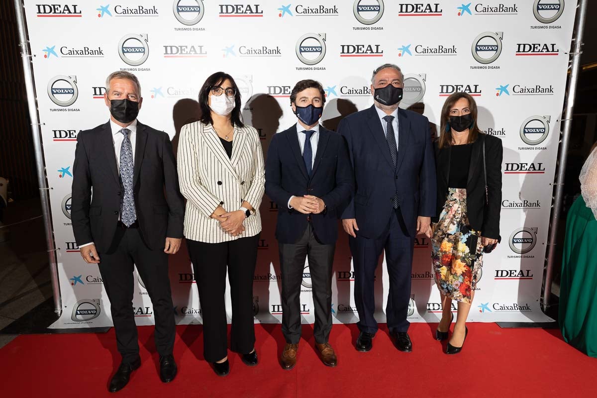 Homenajeados, autoridades e invitados en la gala de entrega de los Premios Ideales 2021.