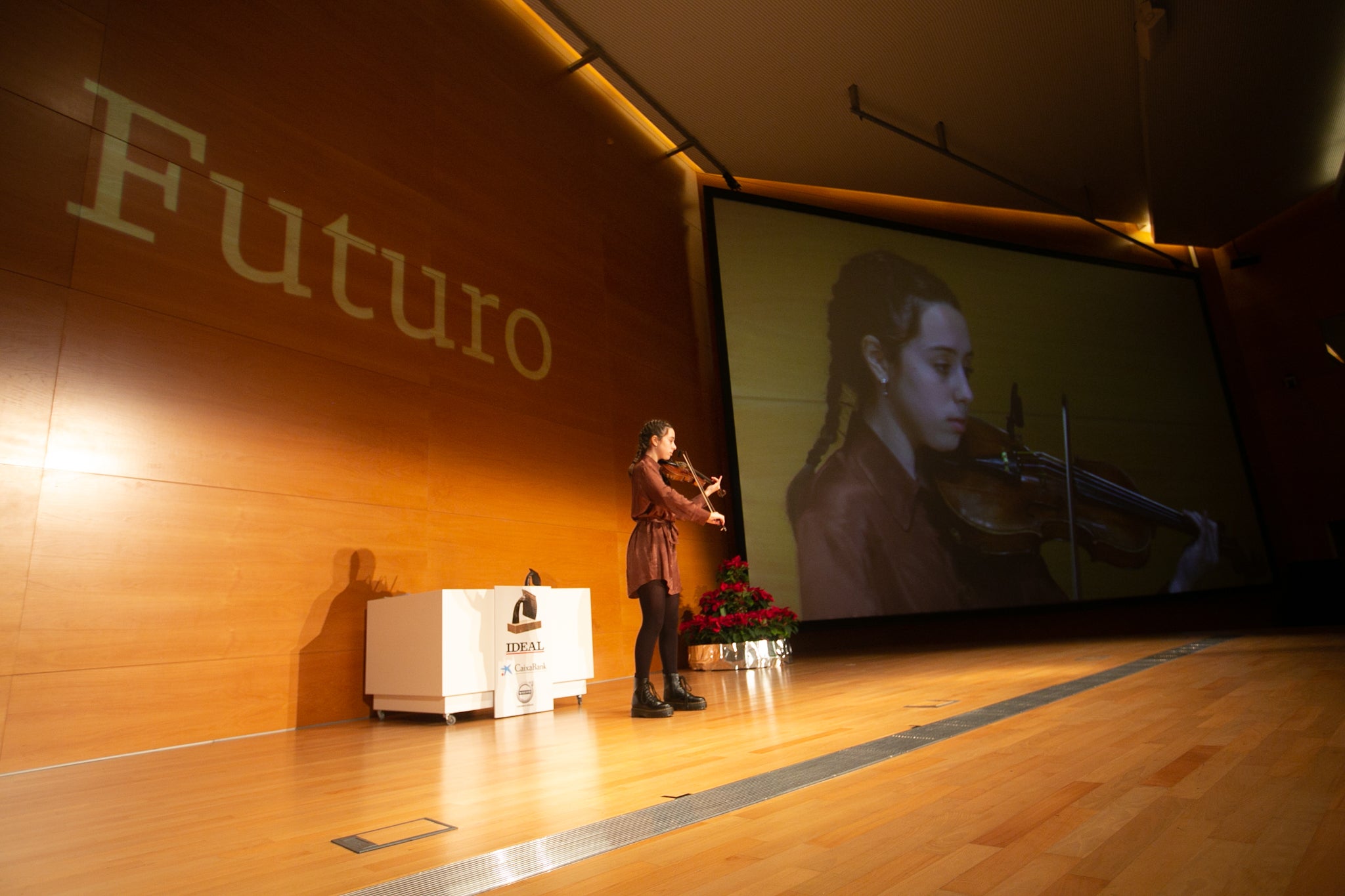 Homenajeados, autoridades e invitados en la gala de entrega de los Premios Ideales 2021.
