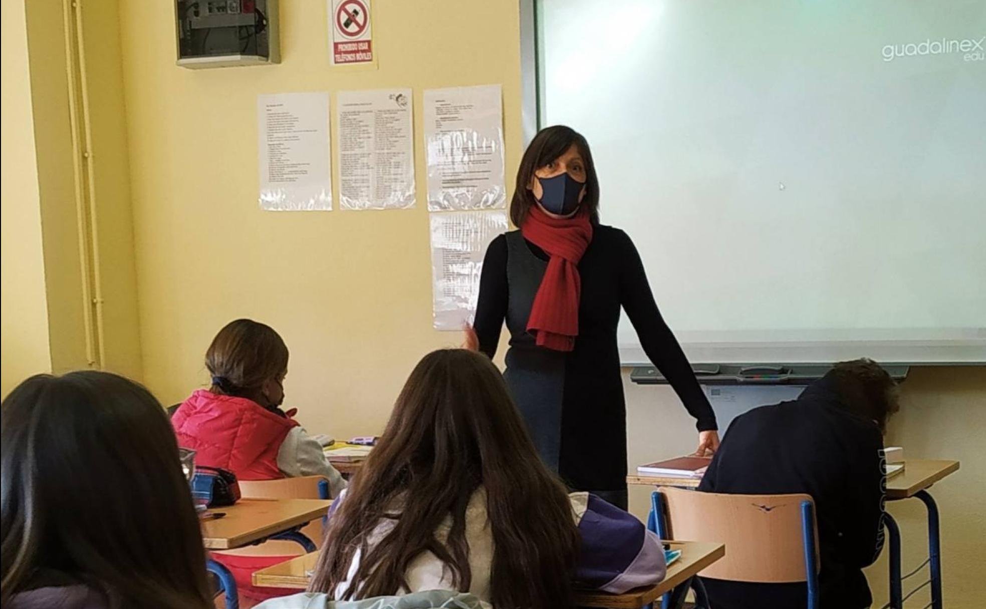 Encarna Peña, durante una de sus clases de Francés en el IES Miguel de Cervantes. 