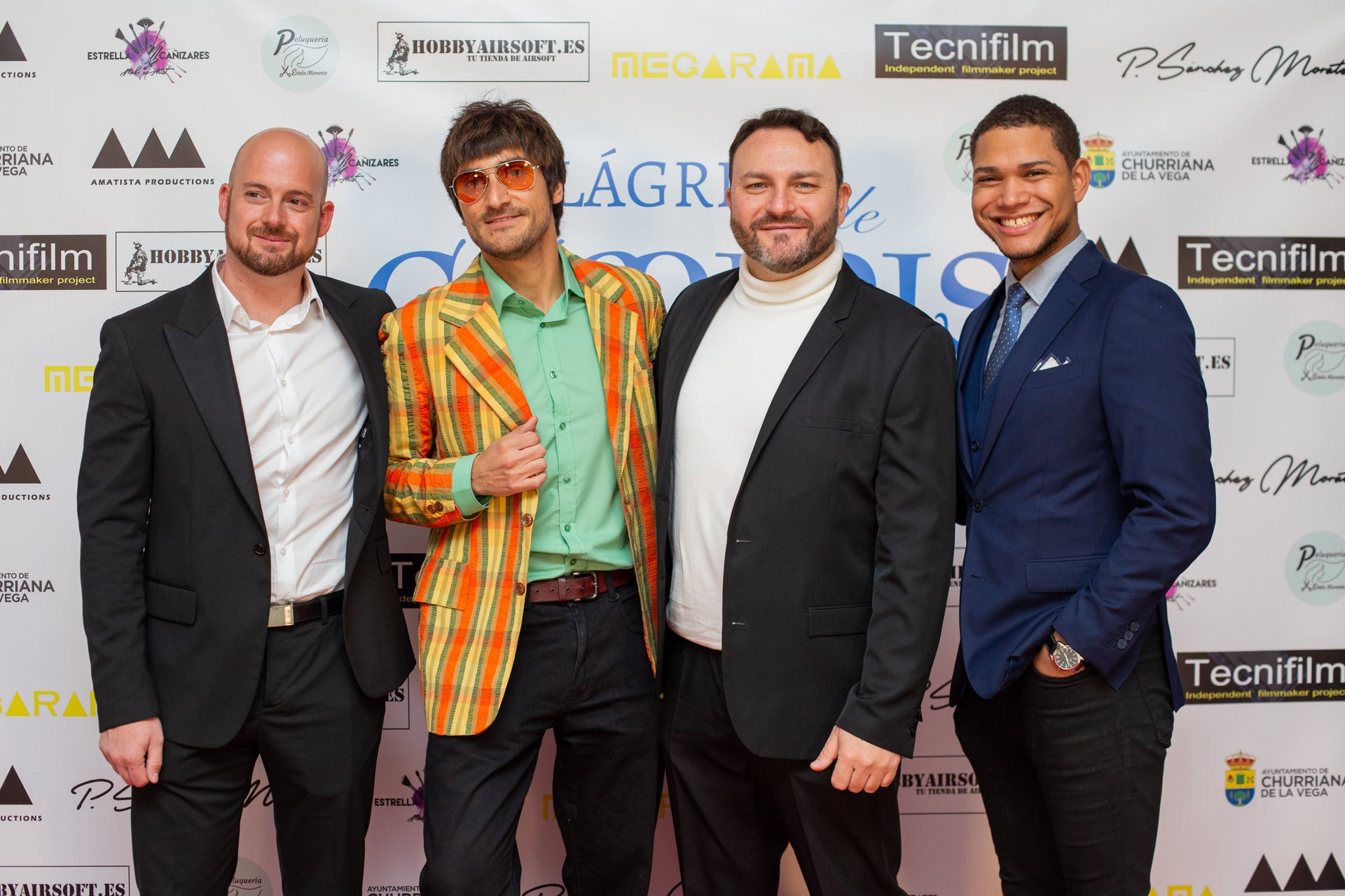 EL director de cine Juanfran López, segundo por la izquierda, junto a uno de los actores y los miembros de Pelomono, autores de parte de la BSO. 