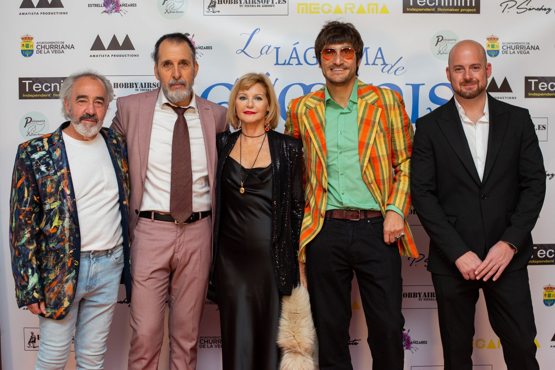 EL director de cine Juanfran López, segundo por la izquierda, junto a uno de los actores y los miembros de Pelomono, autores de parte de la BSO. 