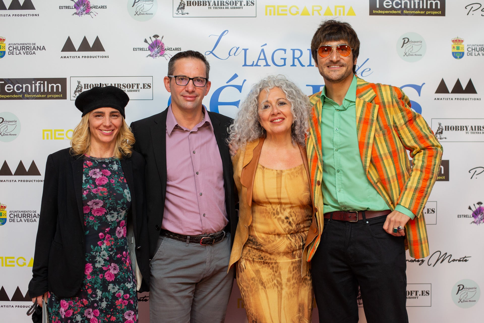 EL director de cine Juanfran López, segundo por la izquierda, junto a uno de los actores y los miembros de Pelomono, autores de parte de la BSO. 