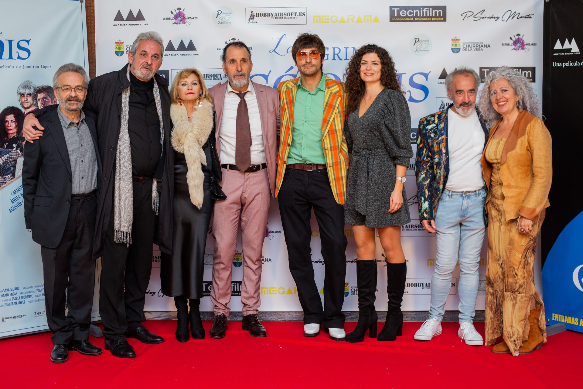 EL director de cine Juanfran López, segundo por la izquierda, junto a uno de los actores y los miembros de Pelomono, autores de parte de la BSO. 