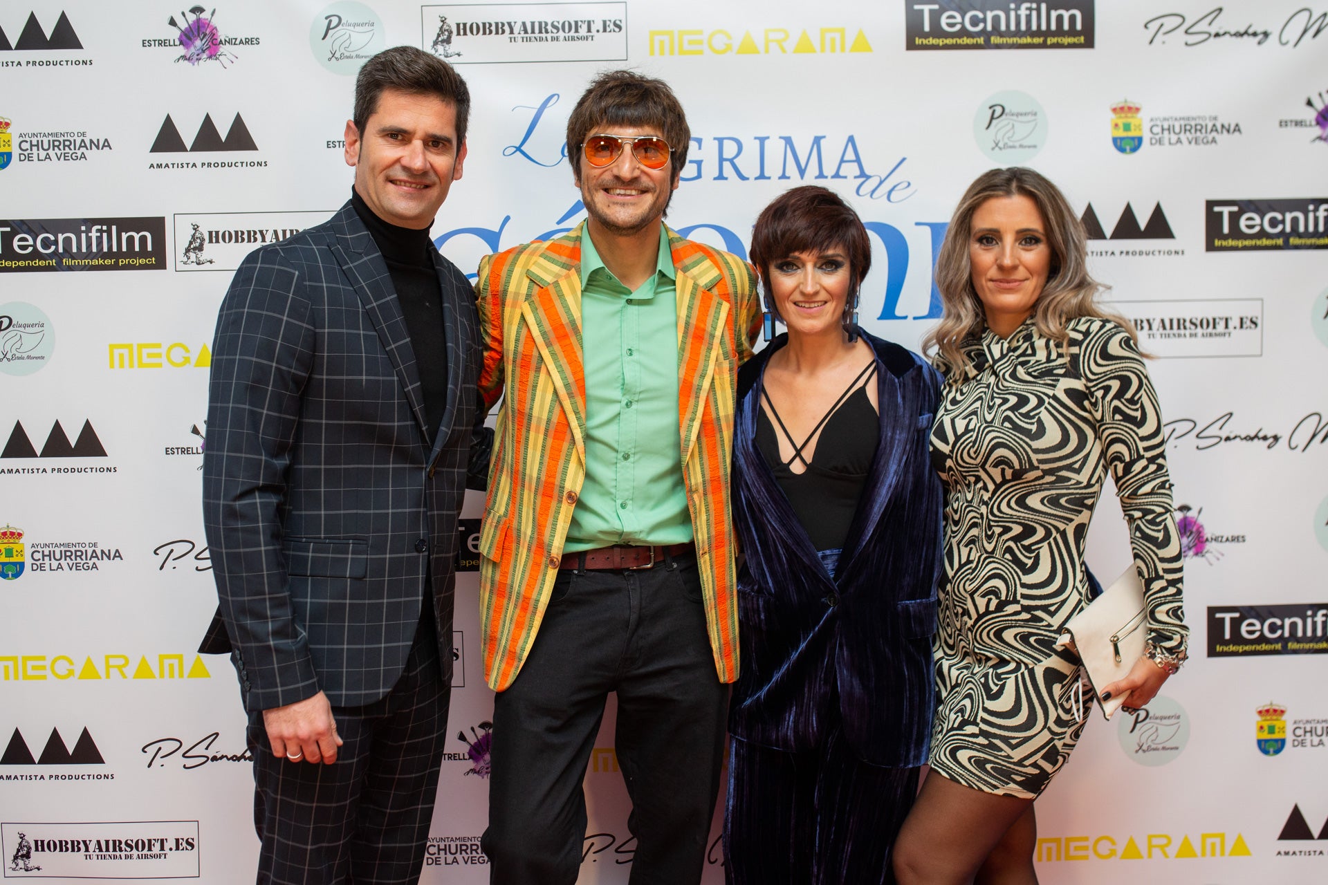 EL director de cine Juanfran López, segundo por la izquierda, junto a uno de los actores y los miembros de Pelomono, autores de parte de la BSO. 