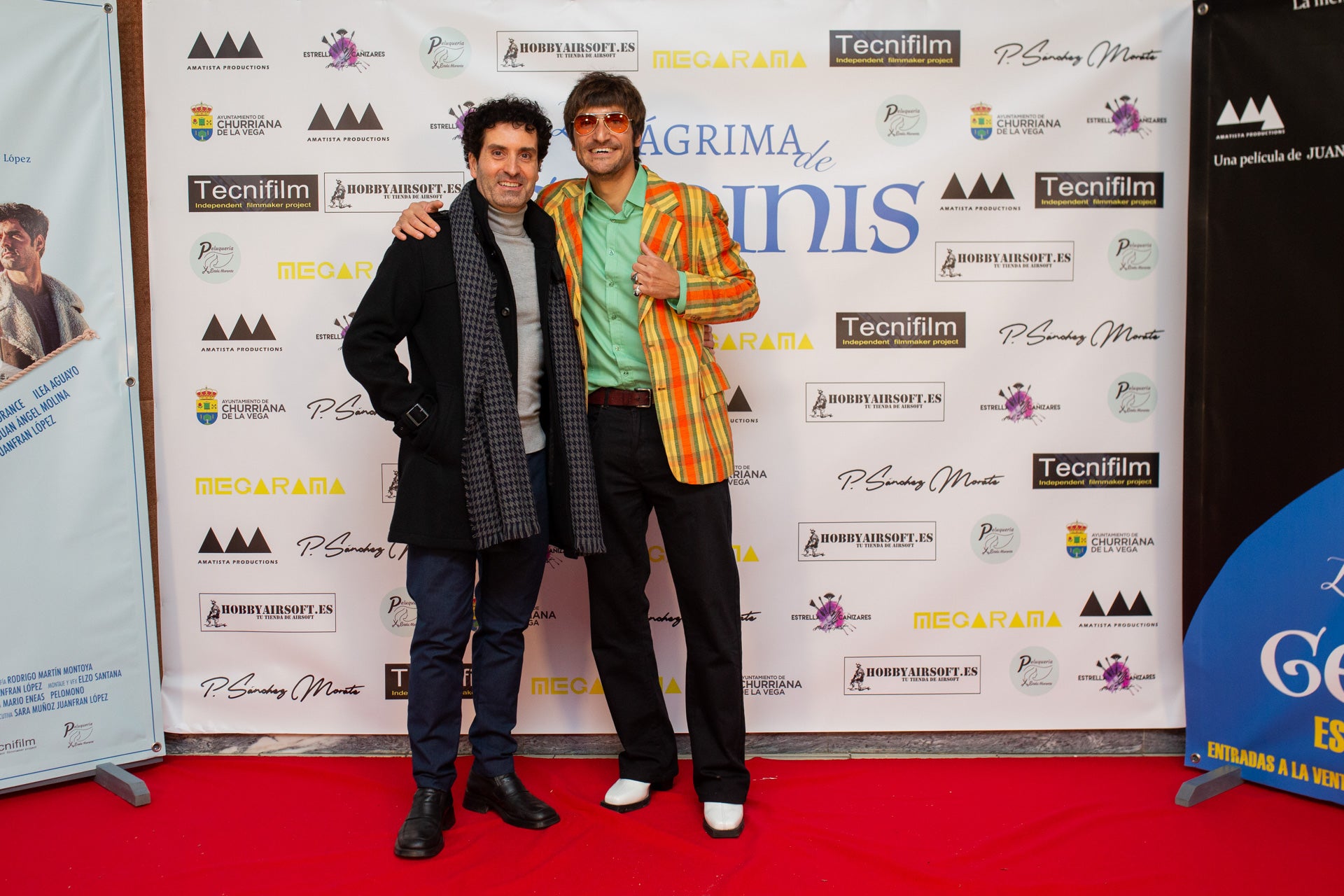 EL director de cine Juanfran López, segundo por la izquierda, junto a uno de los actores y los miembros de Pelomono, autores de parte de la BSO. 