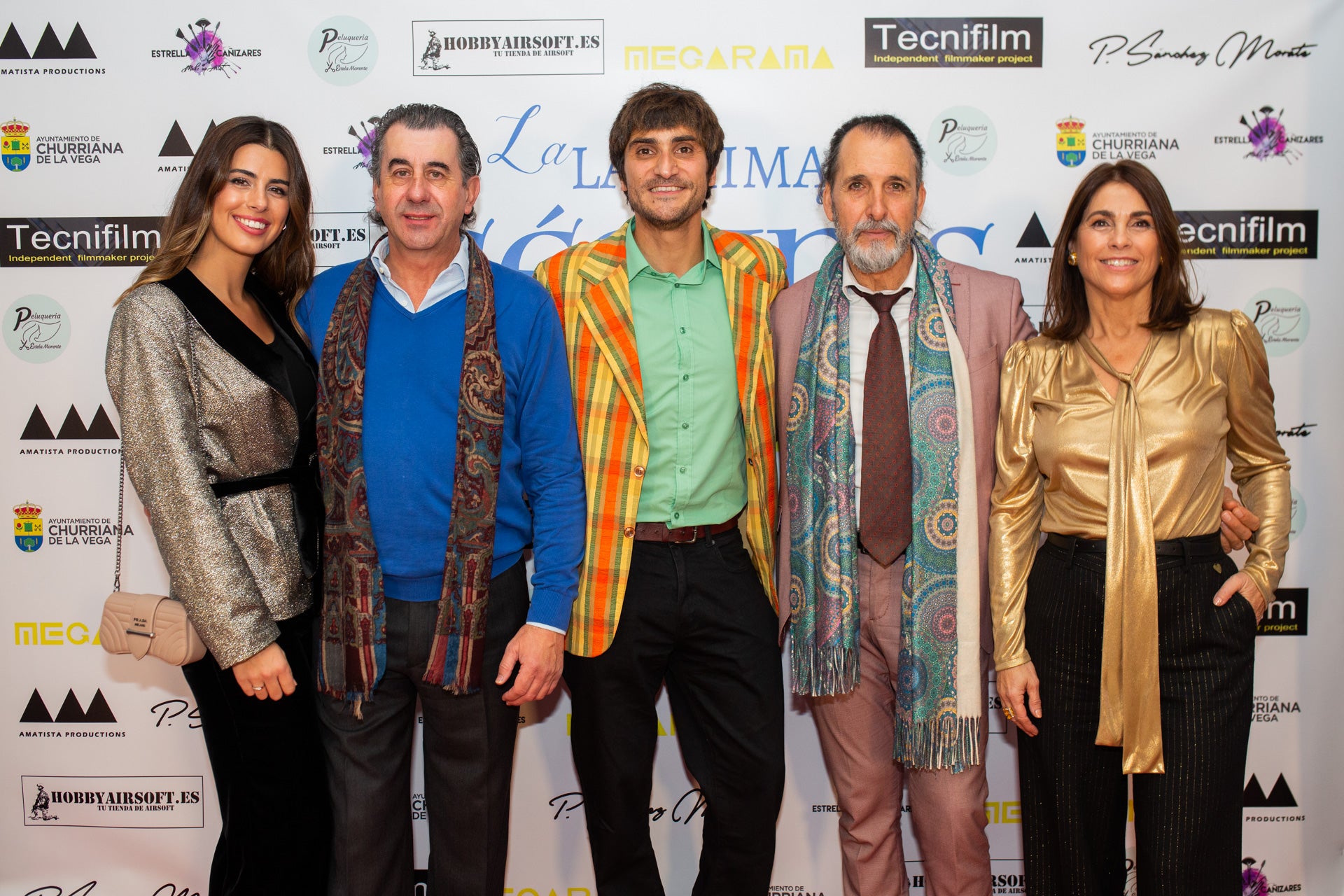 EL director de cine Juanfran López, segundo por la izquierda, junto a uno de los actores y los miembros de Pelomono, autores de parte de la BSO. 