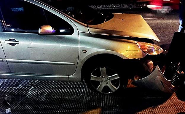 Imagen principal - Imágenes del accidente en Calle Neptuno.