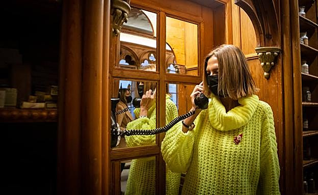 Teléfono de la botica. 