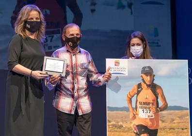 Imagen secundaria 1 - Deportes en Almería | Homenaje a los campeones del Circuito de Carreras Populares