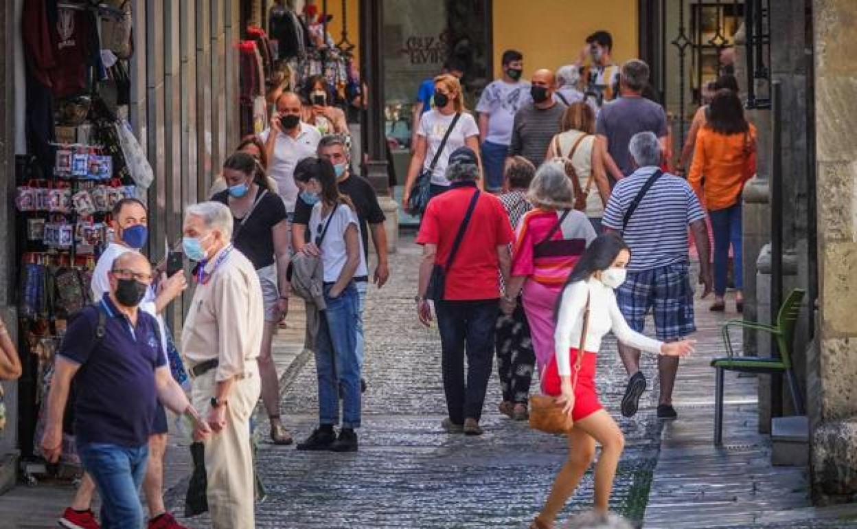 La Junta contempla medidas «coercitivas» si supera el millar de ingresados por covid en Andalucía