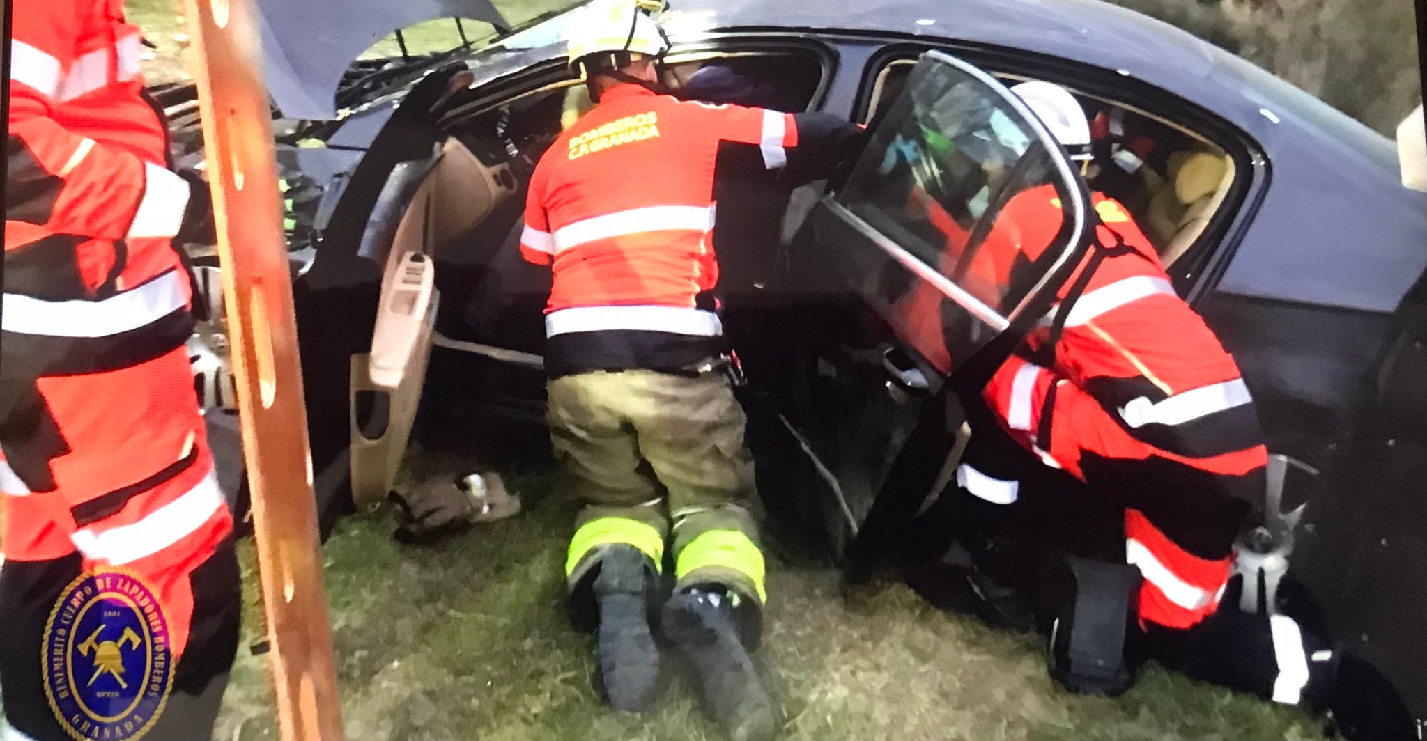 Rescatan a un conductor atrapado en su vehículo tras un accidente en ...