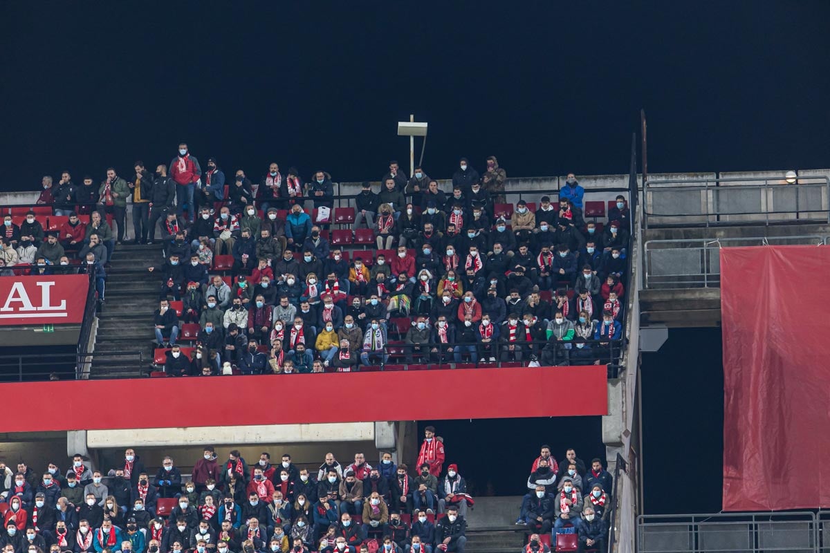 Fotos: Encuéntrate en la grada del Granada-Atlético de Madrid