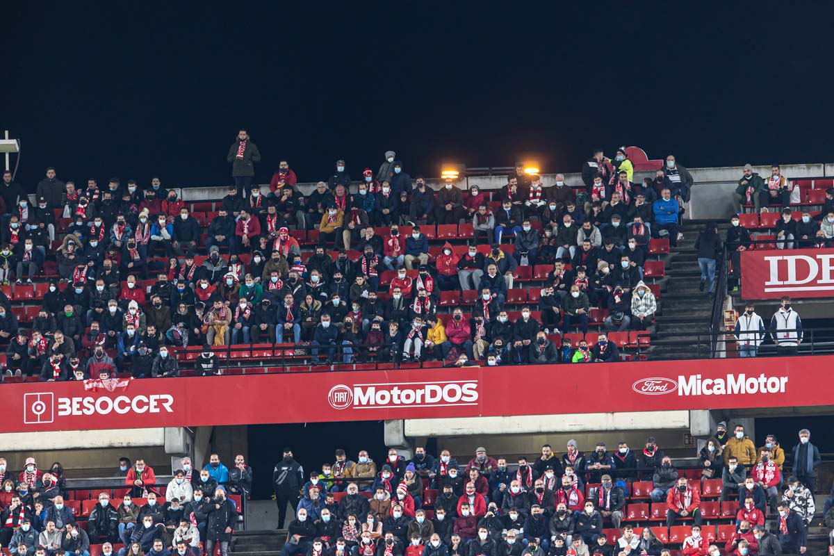 Fotos: Encuéntrate en la grada del Granada-Atlético de Madrid