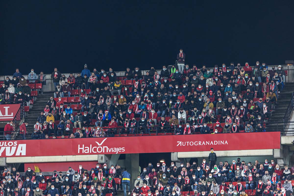 Fotos: Encuéntrate en la grada del Granada-Atlético de Madrid