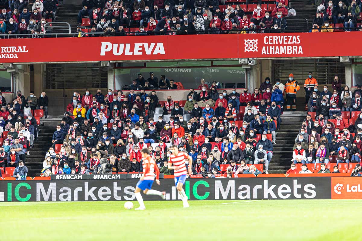 Fotos: Encuéntrate en la grada del Granada-Atlético de Madrid