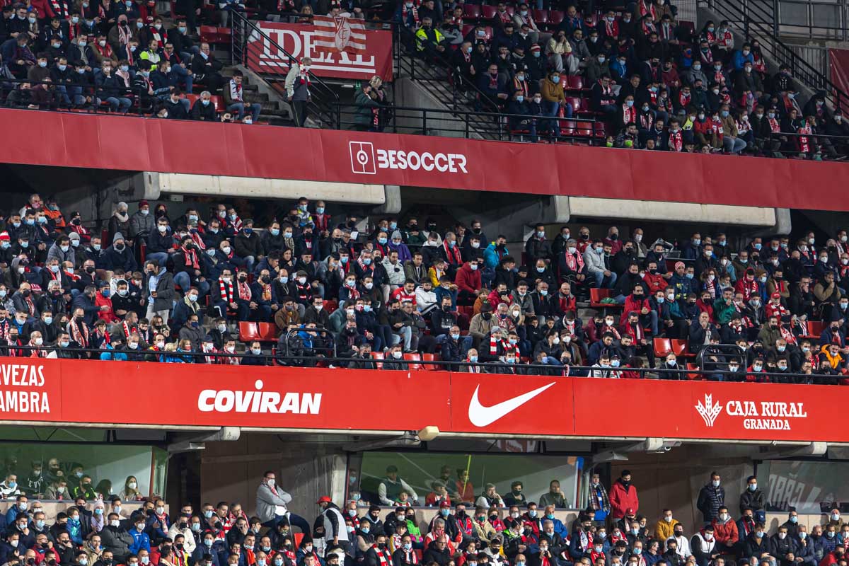 Fotos: Encuéntrate en la grada del Granada-Atlético de Madrid