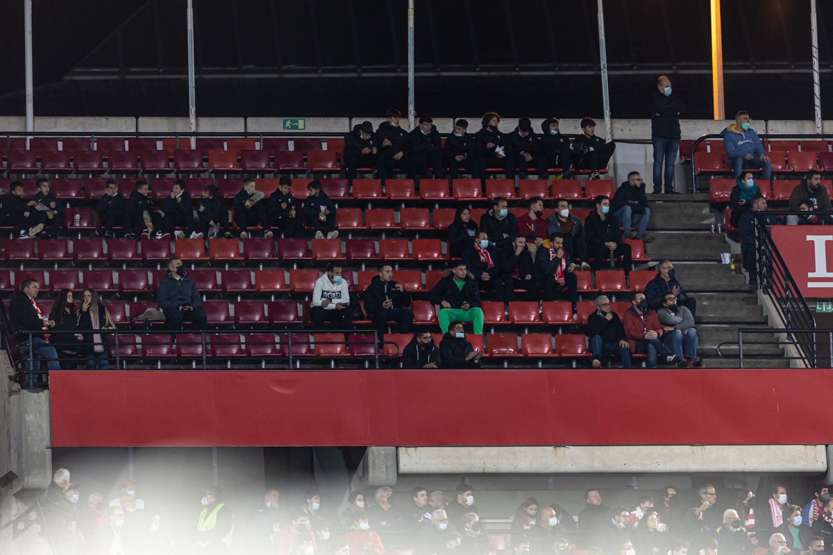 Fotos: Encuéntrate en la grada del Granada-Atlético de Madrid