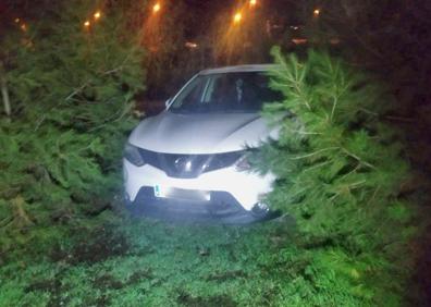 Imagen secundaria 1 - Más de 30 multas por aparcar mal para ver el partido entre Granada y Atlético de Madrid