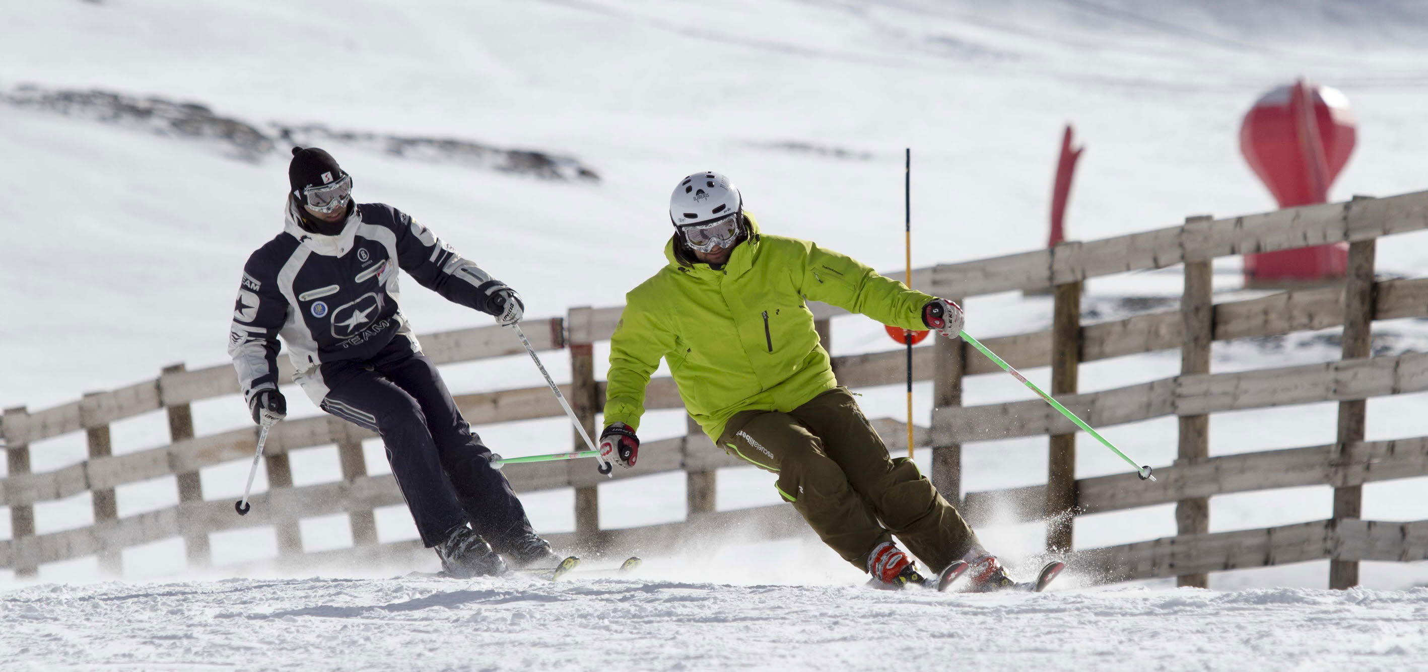 Esquiadores en la estación de Sierra Nevada.