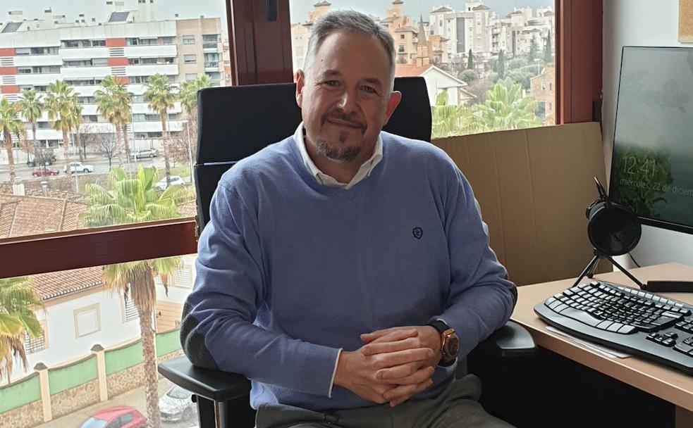 Un informático que lleva la marca Granada al mundo