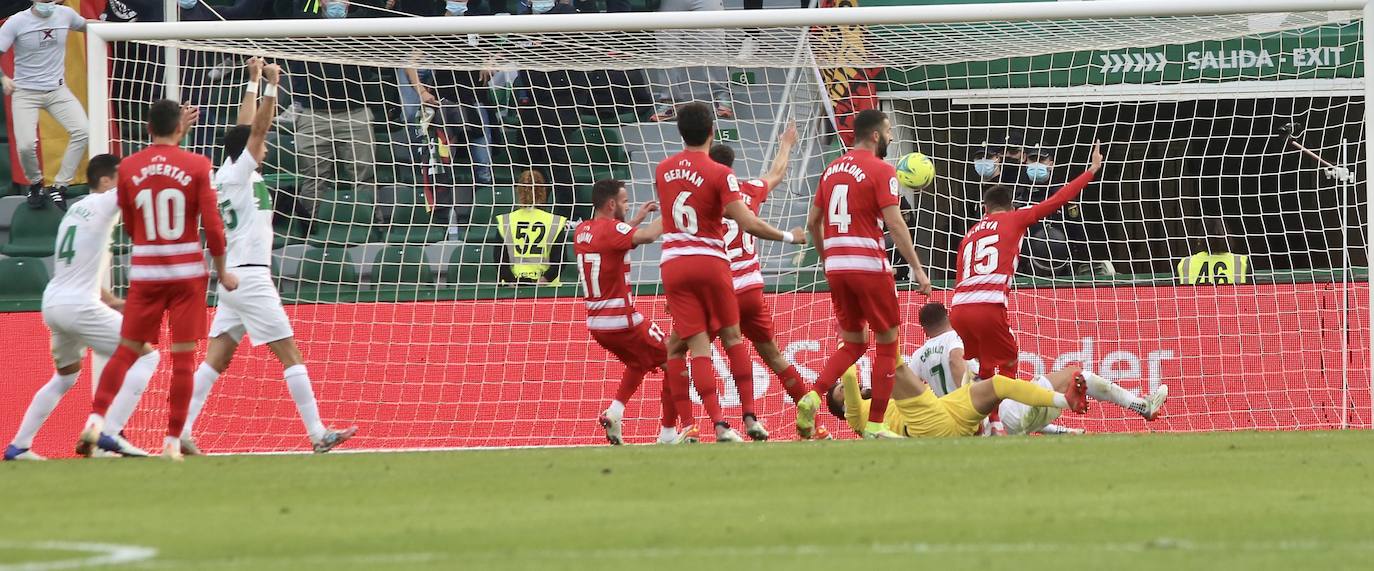 Las imágenes del partido entyre Elche y Granada