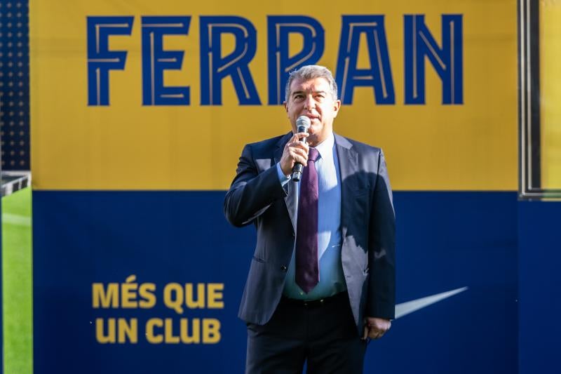Joan Laporta, en la presentación de Ferrán Torres, que dio positivo antes que el presidente barcelonista.