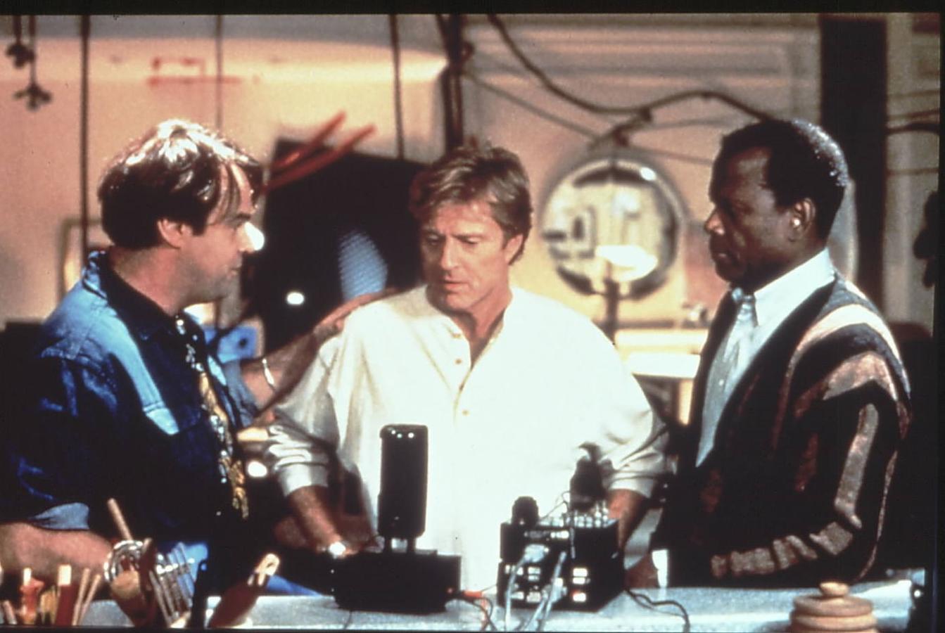 En 1997 fue uno de los protagonistas de 'Sneakers'. En la imagen junto a Robert Redford y Dan Akroid. 