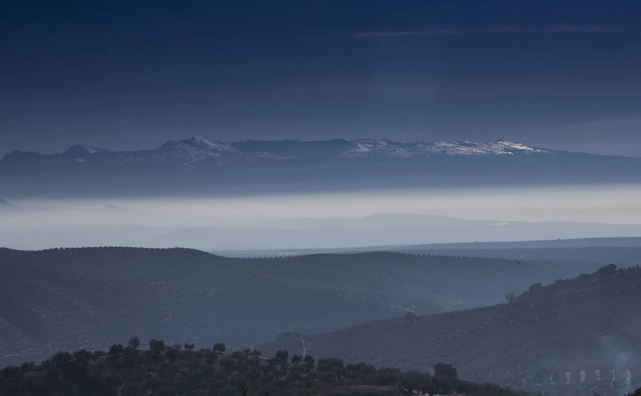 Boina de contaminación a las faldas de Sierra Nevada. 