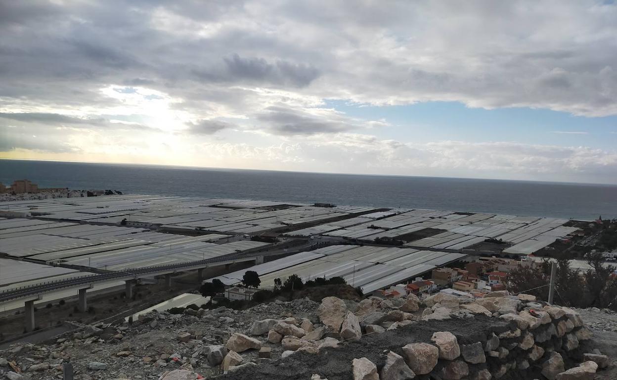 Reconstruyen el 'balcón' hacia el mar de Carchuna y varias rutas senderistas