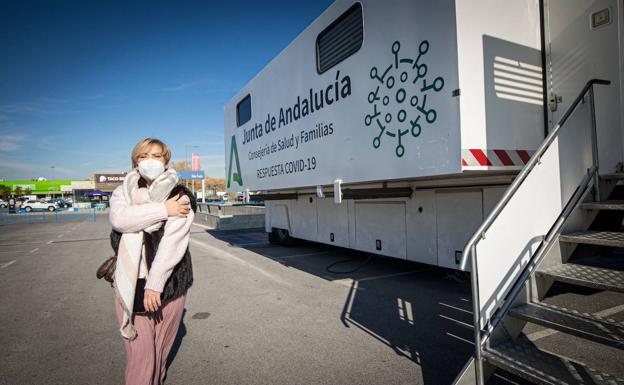 Andalucía abre la tercera dosis para personas de 48 y 49 años este lunes