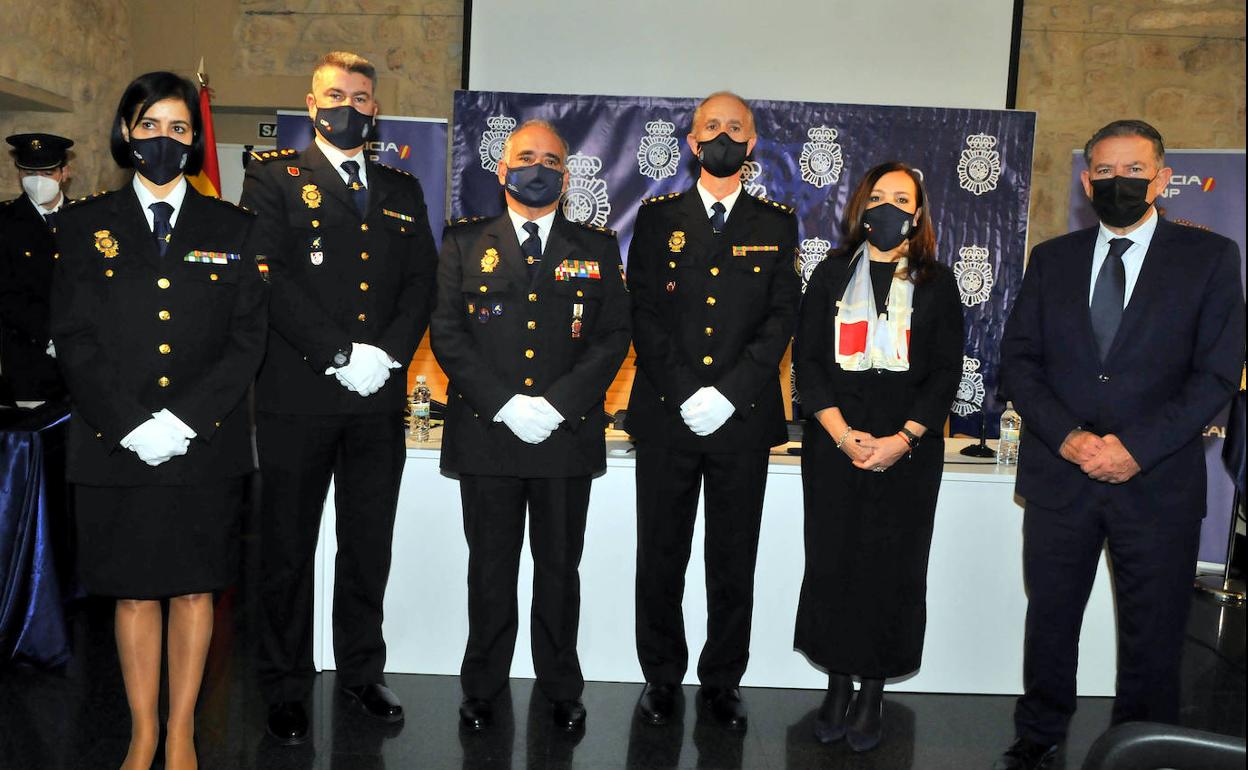 Layla Dris, Adriano Rubio, José Miguel Amaya, Eufrasio Moral, Catalina Madueño y Raúl Caro-Accino, en el acto de toma de posesión. 