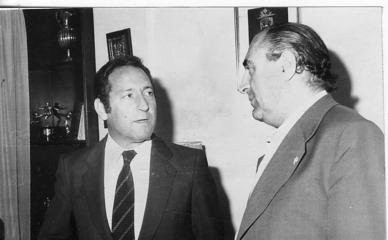 Paco Gento como entrenador del Granada. 