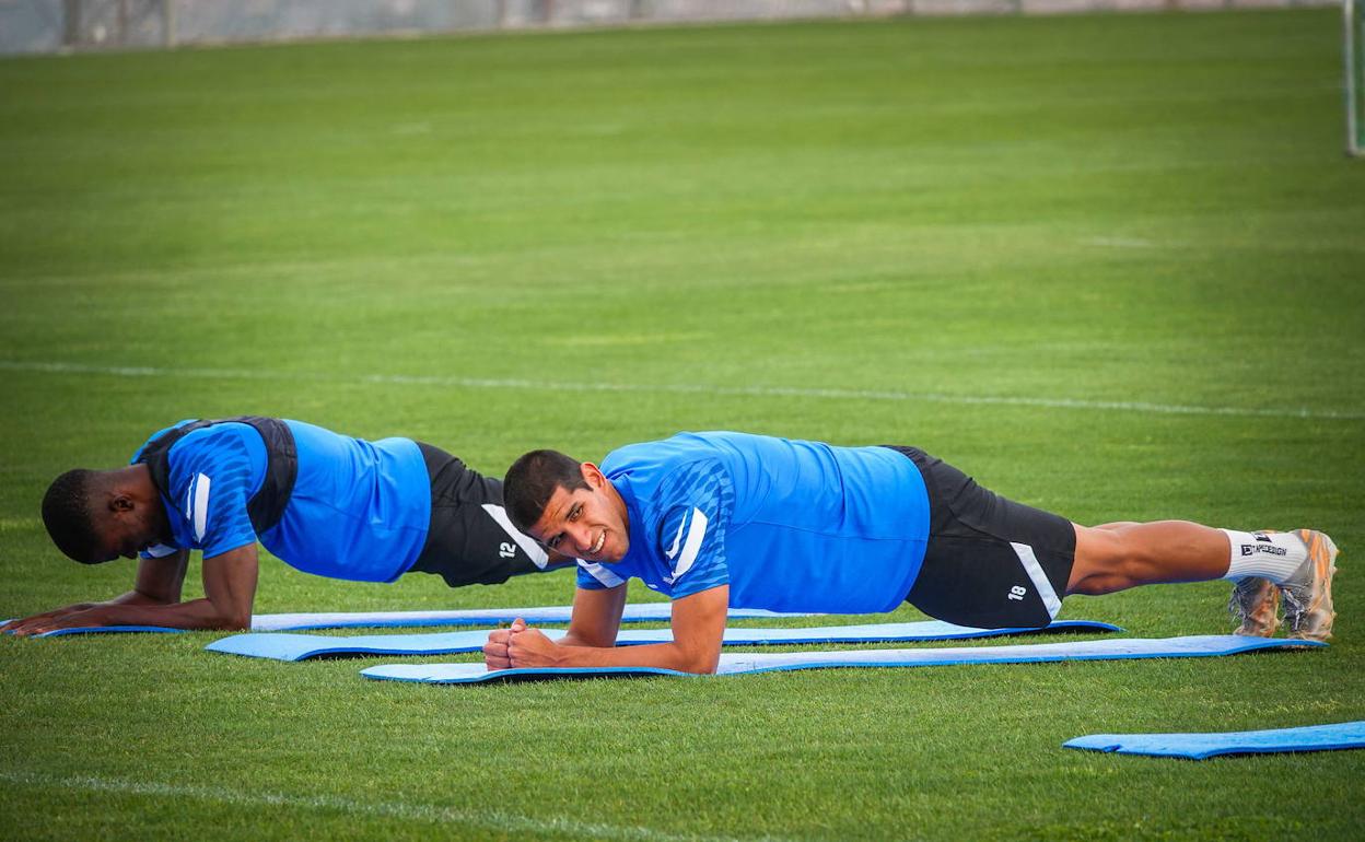 Luis Abram, durante un entrenamiento del Granada. 