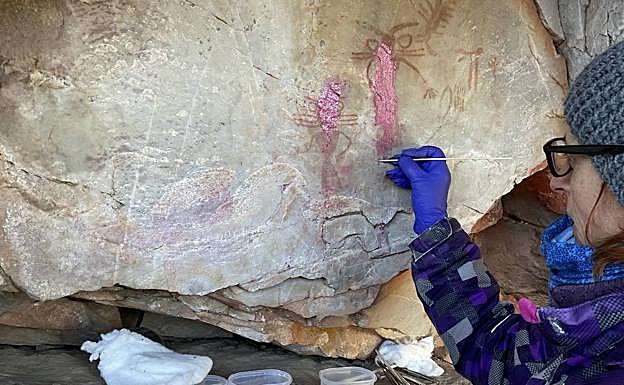 Trabajos de restauración en las pinturas emblemáticas conocidas como Las Sacerdotisas. 