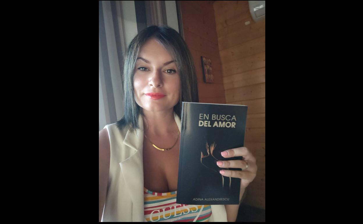 Adina Alexandrescu, economista rumana residente en España, ha escrito la novela 'En busca del amor', a caballo entre lo histórico y lo sentimental.